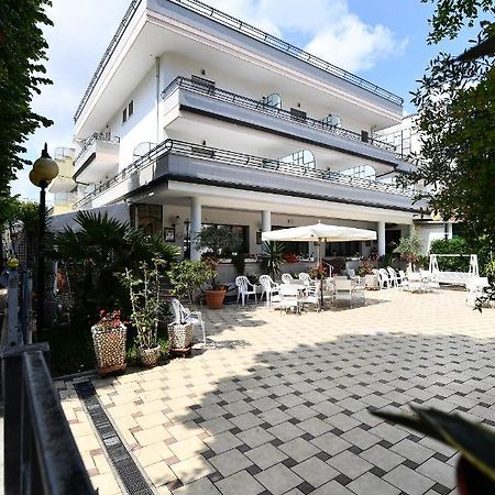 Hotel Criniera D'Oro Rimini Dış mekan fotoğraf