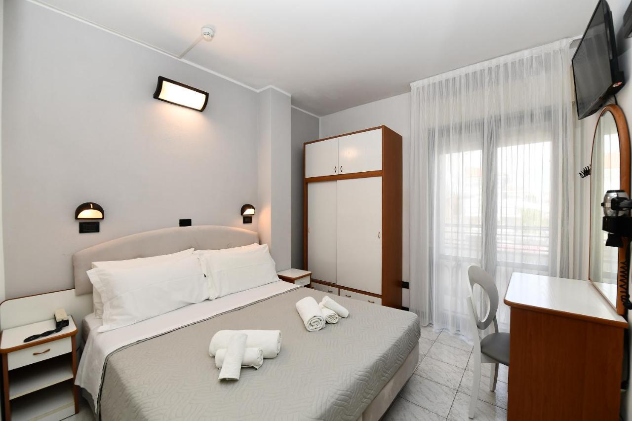 Hotel Criniera D'Oro Rimini Dış mekan fotoğraf