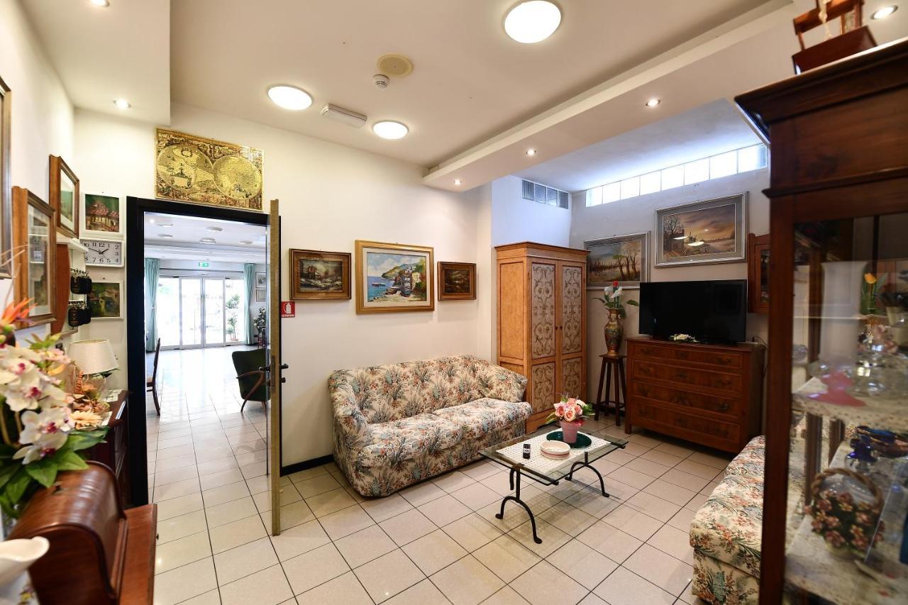 Hotel Criniera D'Oro Rimini Dış mekan fotoğraf